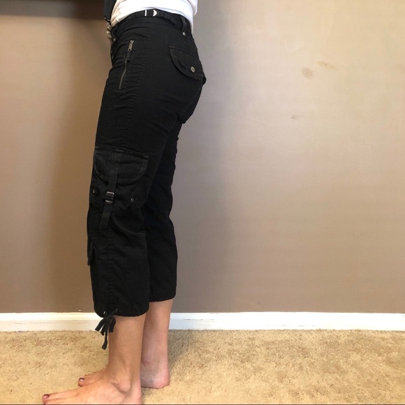 THE LIMITED Black Utility Capris - size 2 - Picture 4 of 6